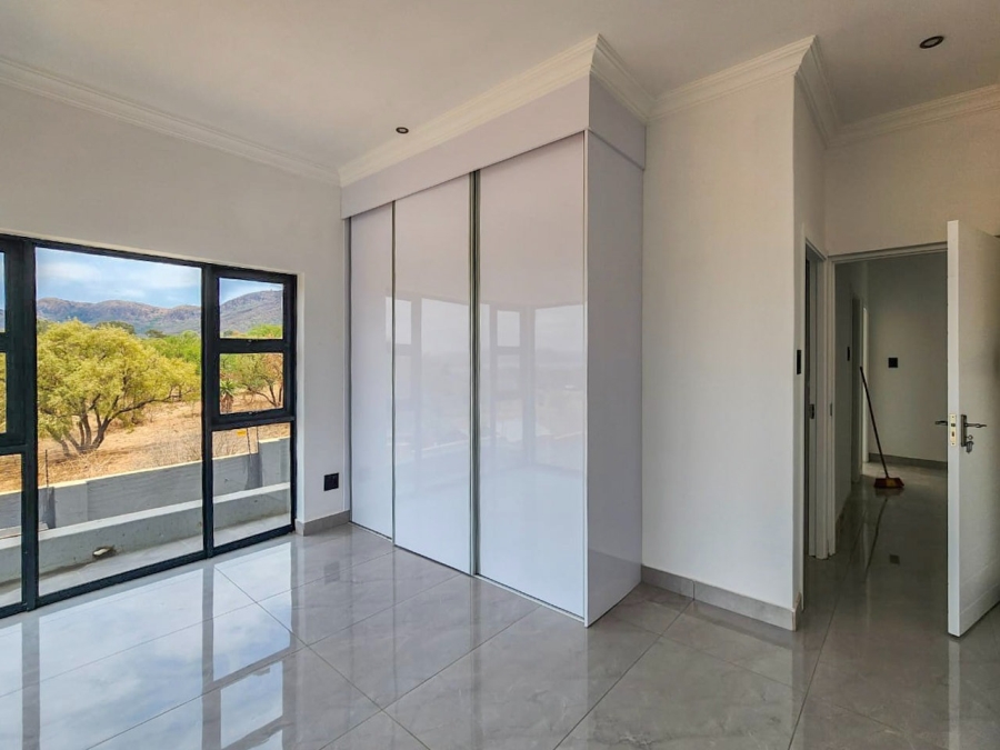 To Let 5 Bedroom Property for Rent in Melodie North West